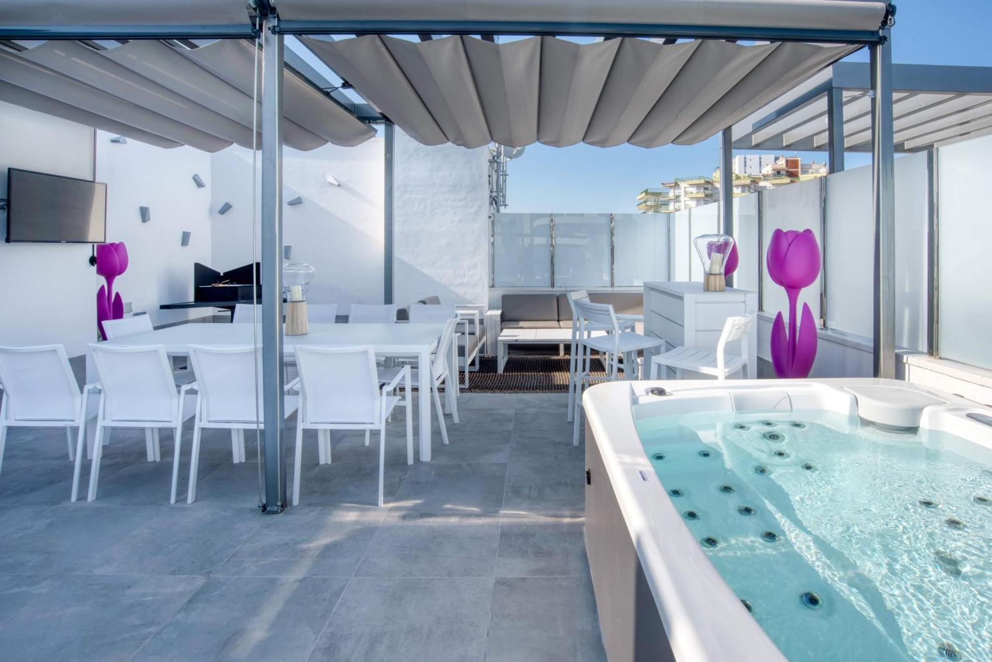Апартаменты Penthouse On The First Line Платья-де-Аро Экстерьер фото