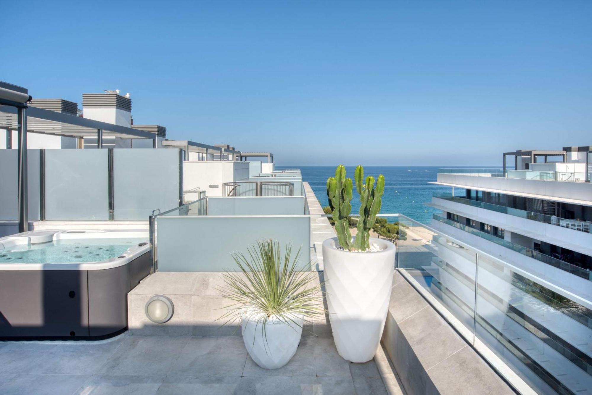 Апартаменты Penthouse On The First Line Платья-де-Аро Экстерьер фото
